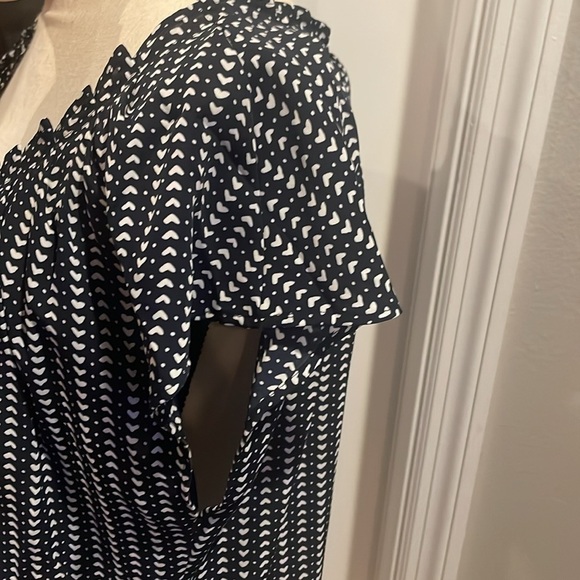 EUC Lauren Conrad Navy with white Hearts Blouse Size Medium - Picture 4 of 9